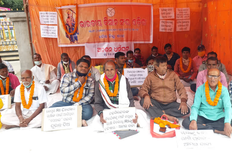 Hunger strike demanding compensation to the affected farmers due to natural disaster 'Pethai'