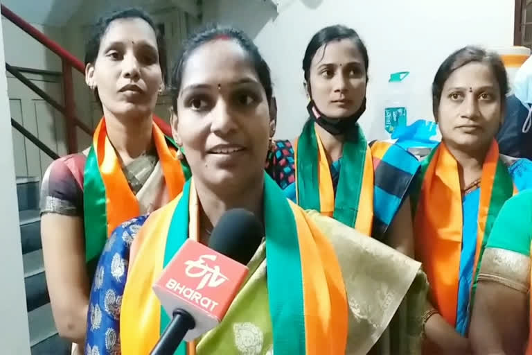 bjp corporator srivani said trs has no progress in development in ramanthapur division