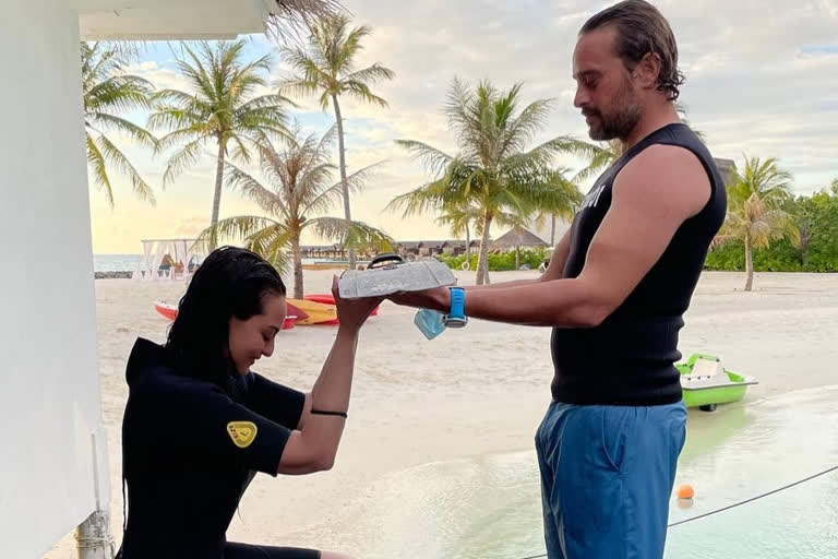 Sonakshi Sinha scuba driver