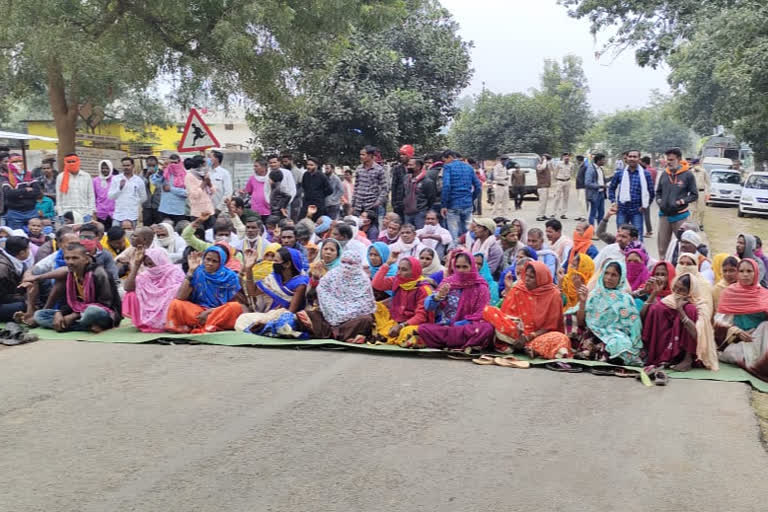 Farmers demanding paddy procurement center to be opened in gariyaband