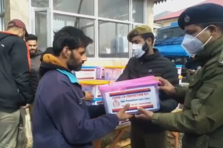 Police distributed covid safety kits in Awantipora