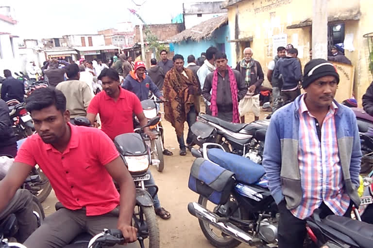 pandriya farmer waiting for token in kawrdha