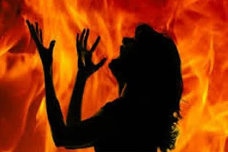 Harassed over marriage  girl sets herself ablaze  girl died  പ്രായപൂർത്തിയാകാത്ത പെൺകുട്ടി ആത്മഹത്യ ചെയ്‌തു  ഉത്തർപ്രദേശ്  സ്വയം തീകൊളുത്തി ആത്മഹത്യ ചെയ്‌തു