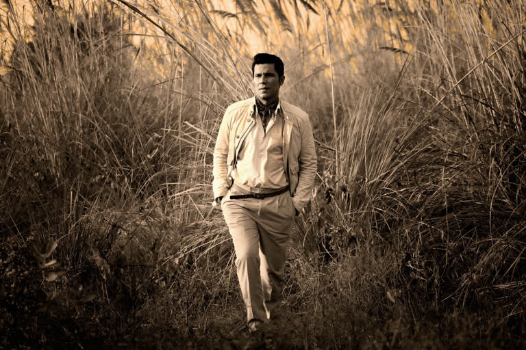 Randeep Hooda makes digital debut with cop thriller series  രണ്‍ദീപ് ഹൂഡ ആദ്യമായി വെബ് സീരിസില്‍ നായകനാകുന്നു  രണ്‍ദീപ് ഹൂഡ  രണ്‍ദീപ് ഹൂഡ വെബ് സീരിസ്  Randeep Hooda makes digital debut  Randeep Hooda cop thriller series  ഇൻസ്പെക്ടർ അവിനാഷ്