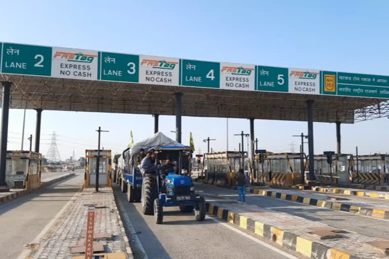 toll workers closed raised all barriers for farmers in jind