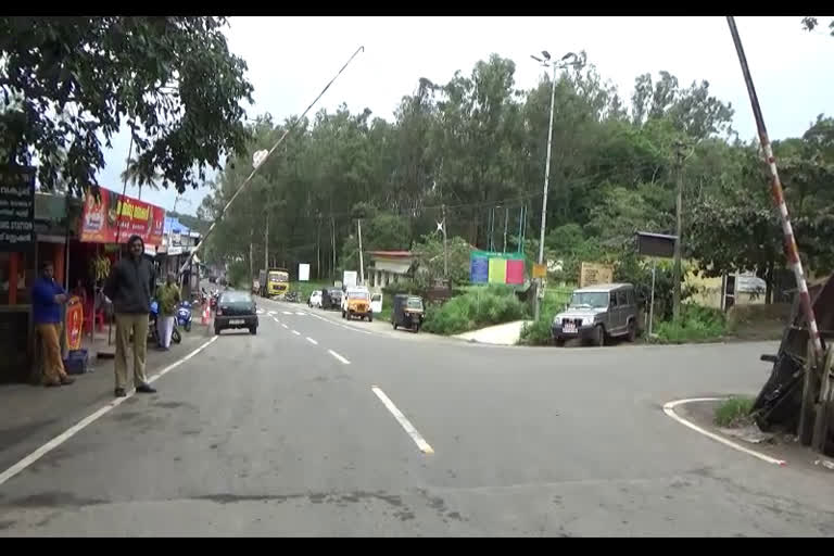 ഇടുക്കി  ഇടുക്കി വാർത്തകൾ  border checkpost opened completely  border checkpost opened  അതിര്‍ത്തി ചെക്ക് ‌പോസ്‌റ്റുകൾ പൂര്‍ണമായി തുറന്നു  അതിര്‍ത്തി ചെക്ക് ‌പോസ്‌റ്റുകൾ തുറന്നു  കോൺഗ്രസ്