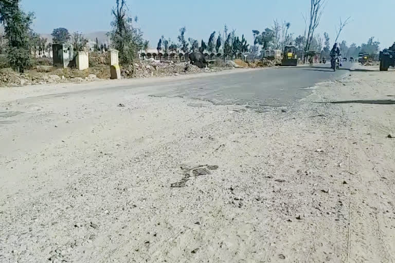 alwar news, road damage,सड़कों की बदतर हालत