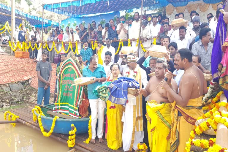 MLA Krishna Reddy and family made pooja in Kannampalli lake