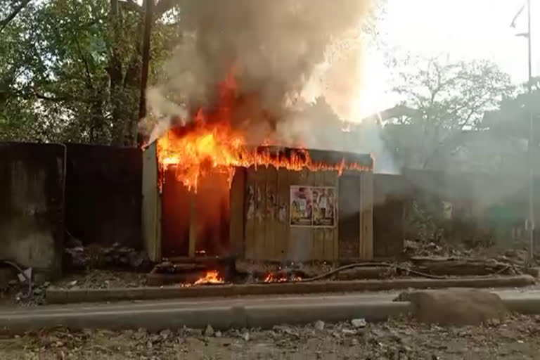 Public toilet caught fire Thane