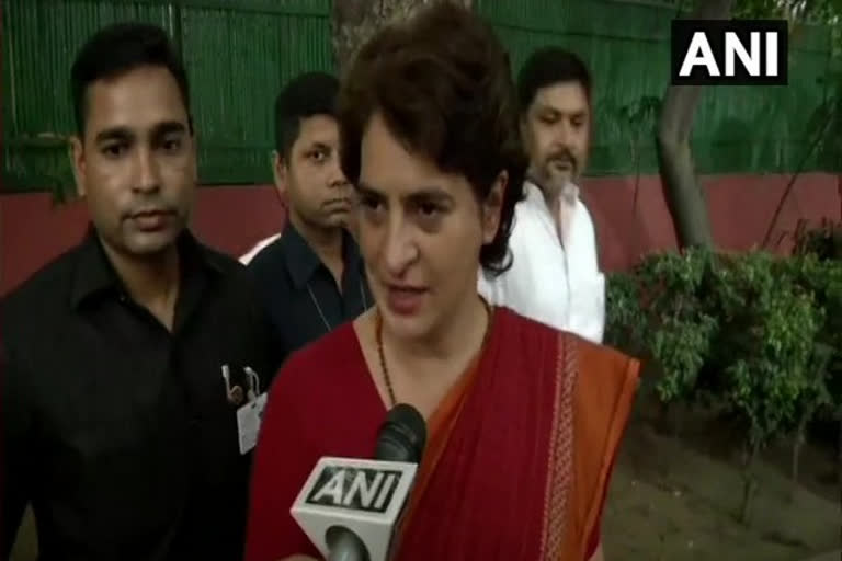 BJP rolls out red carpet for billionaire friends  neglects farmers: Priyanka Gandhi  ഡല്‍ഹിയിലെ കര്‍ഷക പ്രതിഷേധം  ഡല്‍ഹി  കേന്ദ്രത്തിനെതിരെ പ്രിയങ്ക ഗാന്ധിയുടെ വിമര്‍ശനം  പ്രിയങ്ക ഗാന്ധി  Priyanka Gandhi  BJP