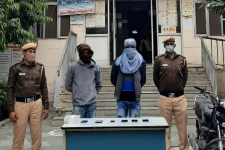 Okhla police caught crook