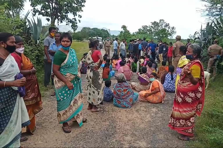 Public road blockade demanding closure of Tasmac store!