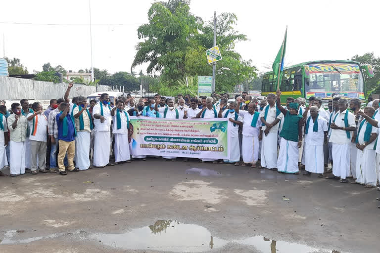 Demonstration in Thiruvarur condemning police repression on farmers in delhi protest