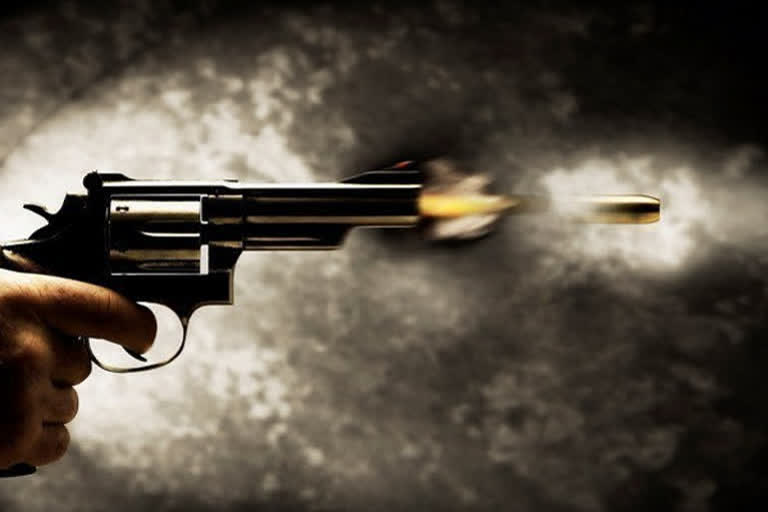 Man shot at in west Delhi  പശ്ചിമ ഡൽഹിയിൽ വെടിവെയ്പ്പ്