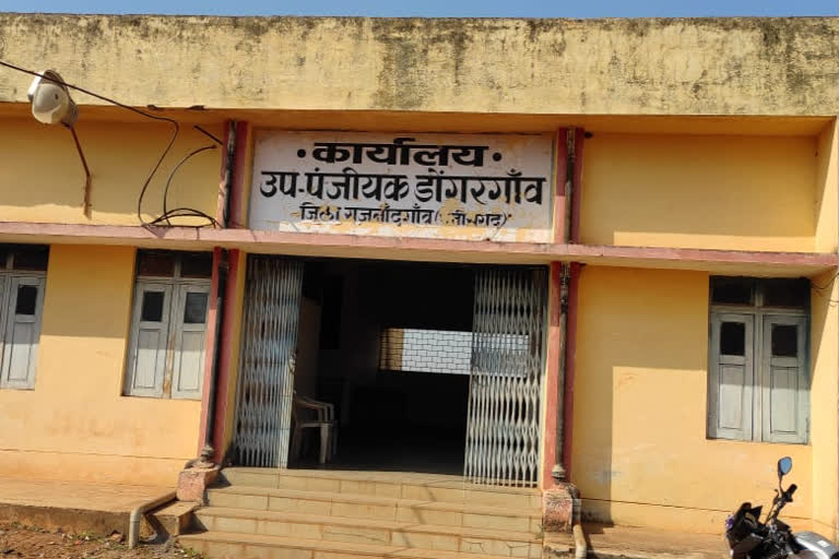 Robbery in registration office in front of police station in Dongargaon