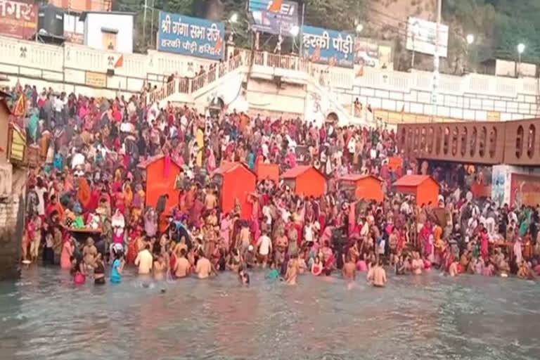 Kartik Purnima Hardwar boundaries sealed  Bathing ritual cancelled COVID-19  uttarakhand seals Haridwar border  ഹരിദ്വാറിലേക്ക് ഭക്തർക്ക് പ്രവേശനമില്ല  കാർത്തിക് പൂർണിമ  ഗംഗാ സ്‌നാനം  ഉത്തരാഖണ്ഡ് ഹരിദ്വാർ