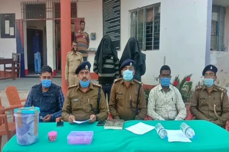 two thieves arrested in chatra