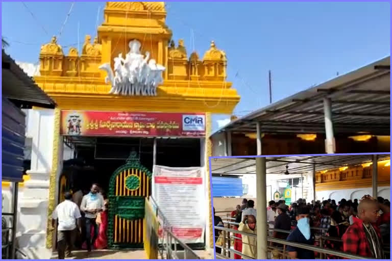 Devotees in Arasavalli