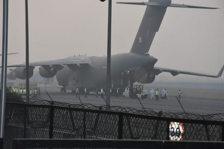 IAF latest news  special rescue mission  എയര്‍ലിഫ്റ്റ് ചെയ്‌ത് വ്യോമസേന  വ്യോമസേന  കൊവിഡ് വാര്‍ത്തകള്‍  covid news