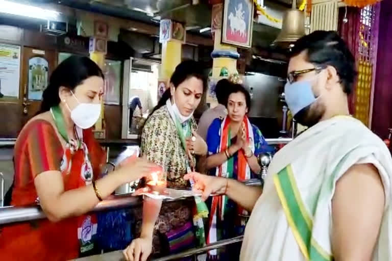 congress Candidates worship at the temple to win for ghmc elections 2020