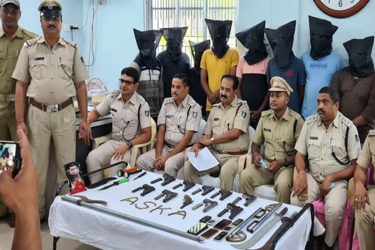 aska police arrest 8 criminal in ganjam