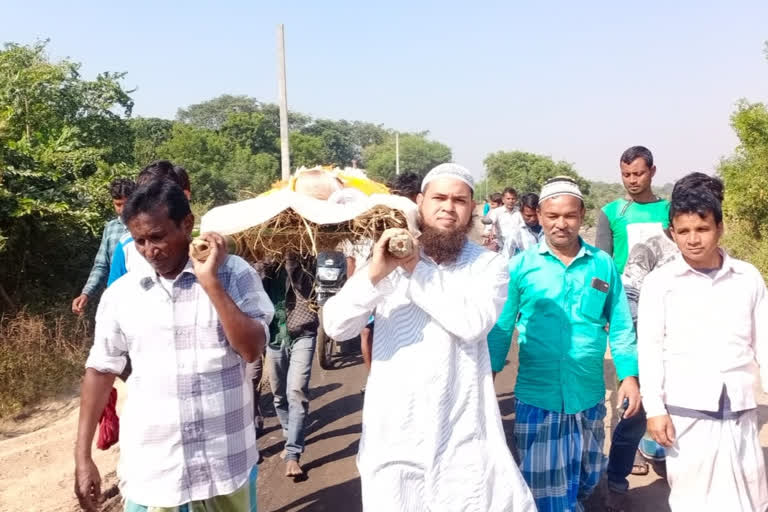 Churulia  communal harmony  Muslims conduct funeral of Hindu man  poet Kazi Nazrul Islam