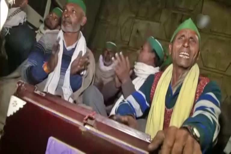 Group of farmers at Ghazipur border sang songs and played music