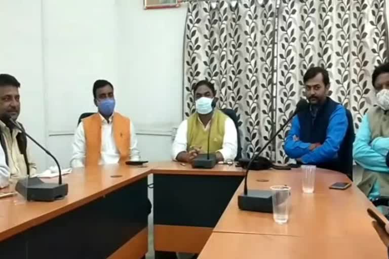 आरोपों को पार्षदों ने किया खारिज