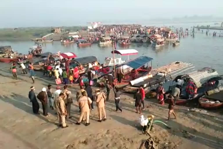 devotees take bath in ganga