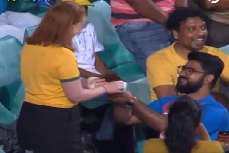 man proposed girlfriend at sydney