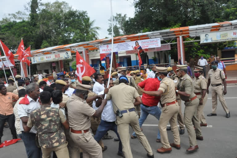 Communist party members arrested for trying to block train in trichy