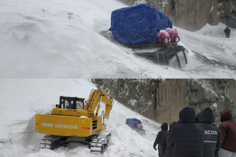 5 Passengers Stranded At Zojila Pass Rescued By BRO  മഞ്ഞ് വീഴ്‌ച  സോജില ചുരം  ബോർഡർ റോഡ്‌സ് ഓർഗനൈസേഷൻ  ബിആർഒ  നാലംഗ സമിതി  ഡിവിഷണൽ കമ്മീഷണർ  കശ്‌മീർ  ലഡാക്ക്  ഗന്ദർബാൽ  കാർഗിൽ  സോജില ചുരത്തിൽ കുടുങ്ങിയ അഞ്ച് പേരെ രക്ഷപ്പെടുത്തി  zojila pass  five people stranded at zojila pass rescued  five people stranded at zojila pass  five people rescued  Border Roads Organisations  BRO  four-member committee  Kashmir  Ladakh  Ganderbal  Kargil  Divisional Commissioners