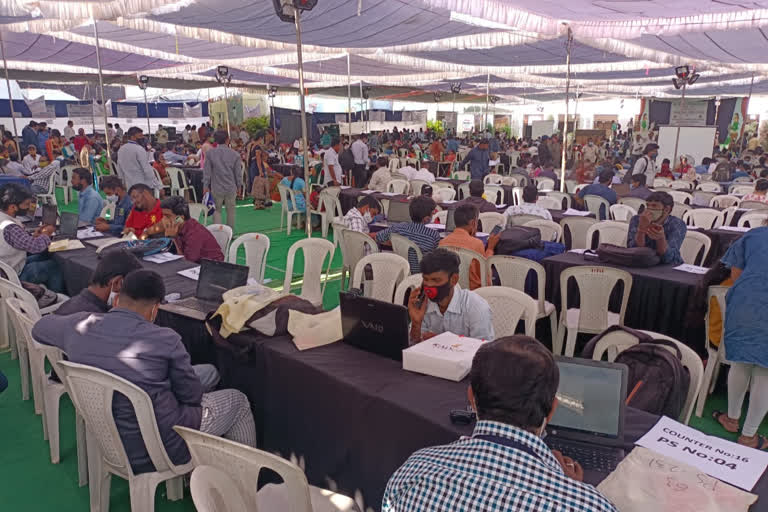 Hyderabad election  polling Tuesday  ഹൈദരാബാദ് പോളിങ് ബൂത്തിലേക്ക്  വോട്ടെടുപ്പ് നാളെ  വോട്ടർമാർ