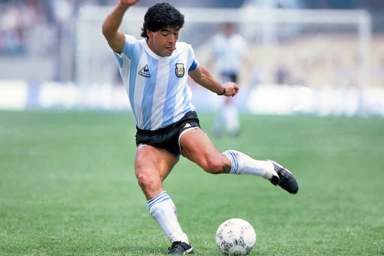 investigators-search-doctors-office-probing-maradona-death