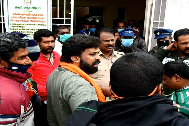 BJP siege demonstration in Kodaikanal condemning the sub Collector for speaking disrespectfully