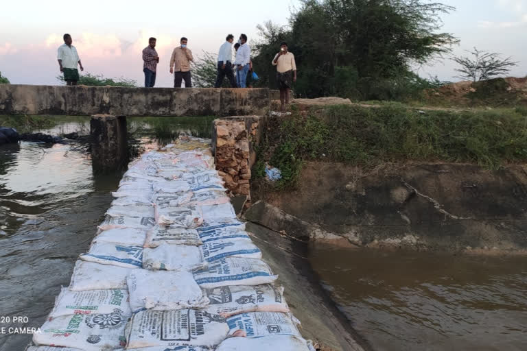 heavy water is releasing from kanupuru canal at nellore