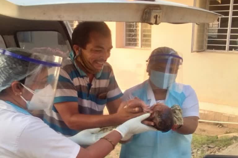 birth to a baby girl in ambulance