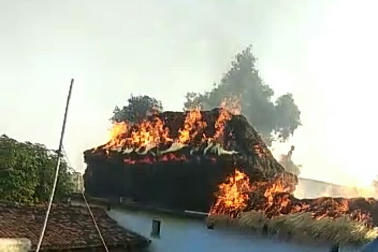 fire broke out in a crude house in giridih