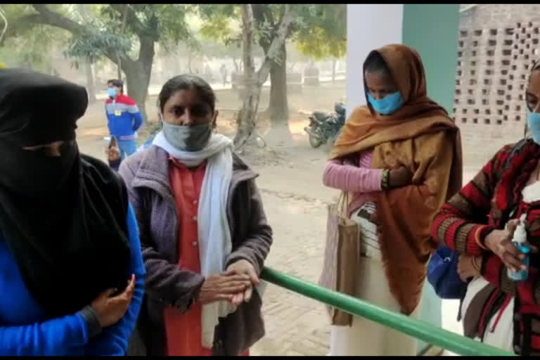 bride arrived to vote in aligarh