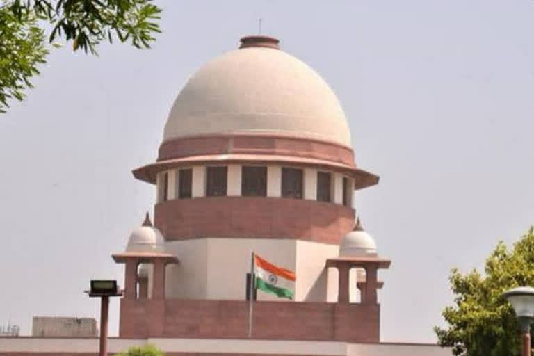 Supreme Court expresses displeasure over shirtless man  video-conferencing during hearing  COVID-19 pandemic  shirtless man  மேலாடை இன்றி தோன்றிய வழக்குரைஞர்  வழக்குரைஞர்  உச்ச நீதிமன்றம்  வீடியோ கான்பரன்சிங்