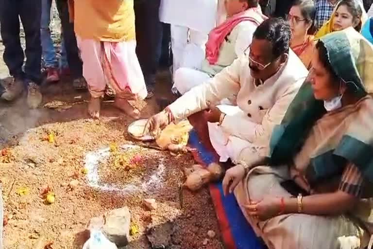 Food Minister Amarjeet Bhagat worship paddy procurement center kumhari