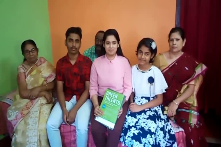 AS_KMJ_TRIPURA_GIRL_GOT_GREEN_TALENT_AWARD_10036