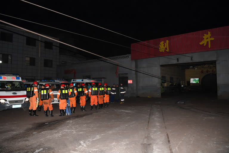 Rescue underway for 13 trapped Chinese coal miners