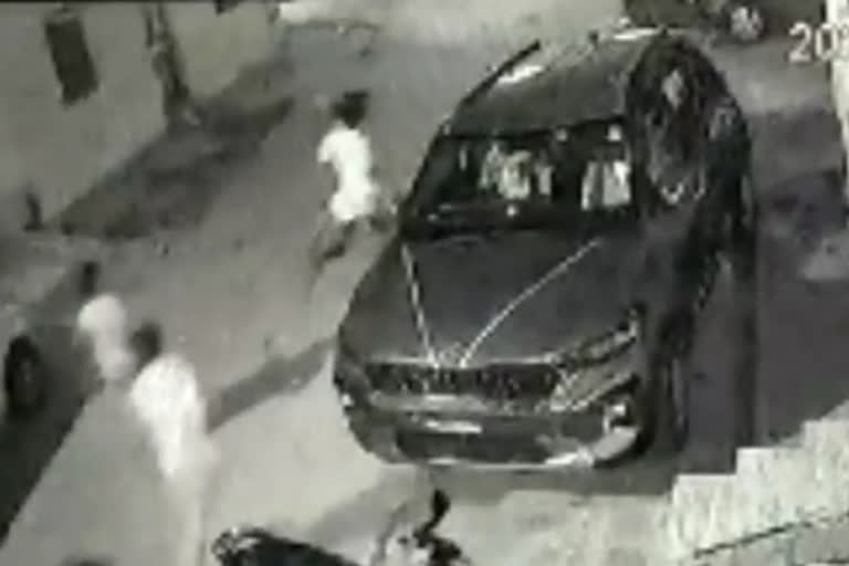 कोटा में बदमाशों ने तोड़े कार के शीशे, Miscreants broke car glass in kota