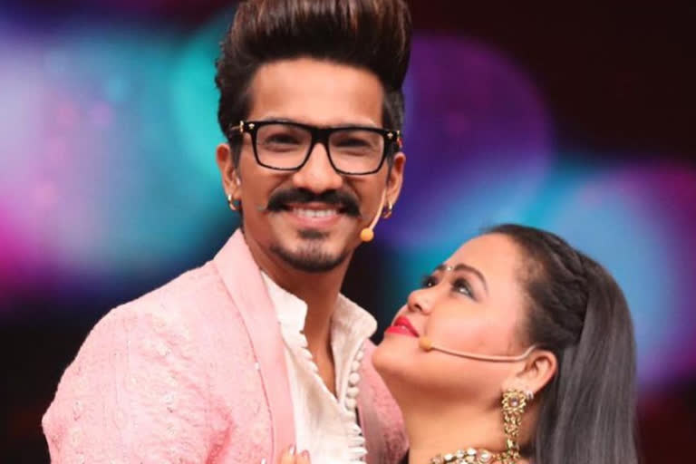 Bharti Singh romantic photo with Harsh limbachiya