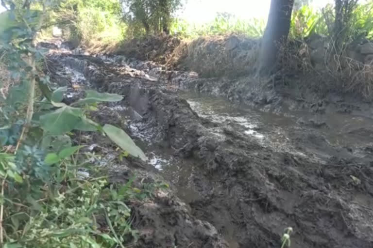 सोडेगावात रस्त्याची दयनीय अवस्था