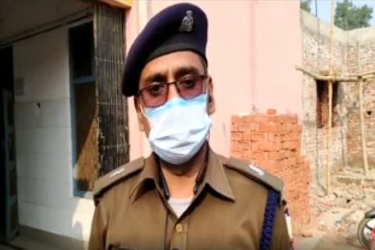 जानकारी देते अपर पुलिस अधीक्षक पश्चिमी कपिल देव सिंह .