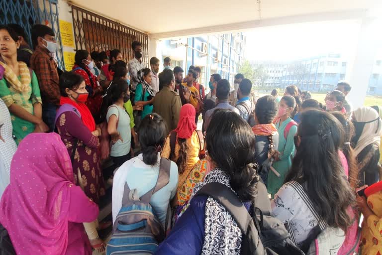 students of kazi nazrul university were heckled