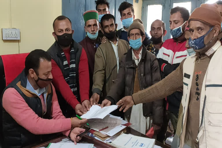 Villagers of Sharog Bugadi submitted written complaint letter to jal shakti department