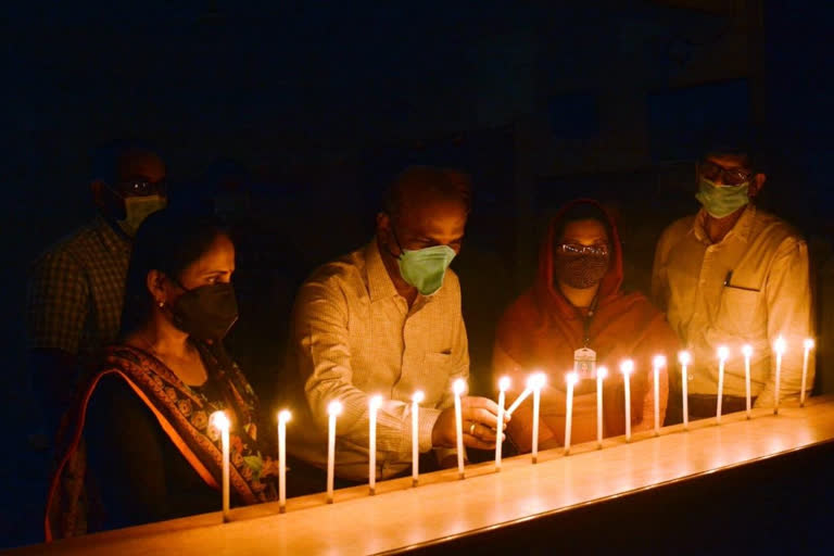 _AIDS_DAY_SPECIAL_CANDLE_LIGHTING_AWARNESS_  ആലപ്പുഴ  'കരുതാം ആലപ്പുഴ  ജില്ലാ കലക്ടർ എ. അലക്സാണ്ടർ  ആലപ്പുഴ വാർത്തകൾ